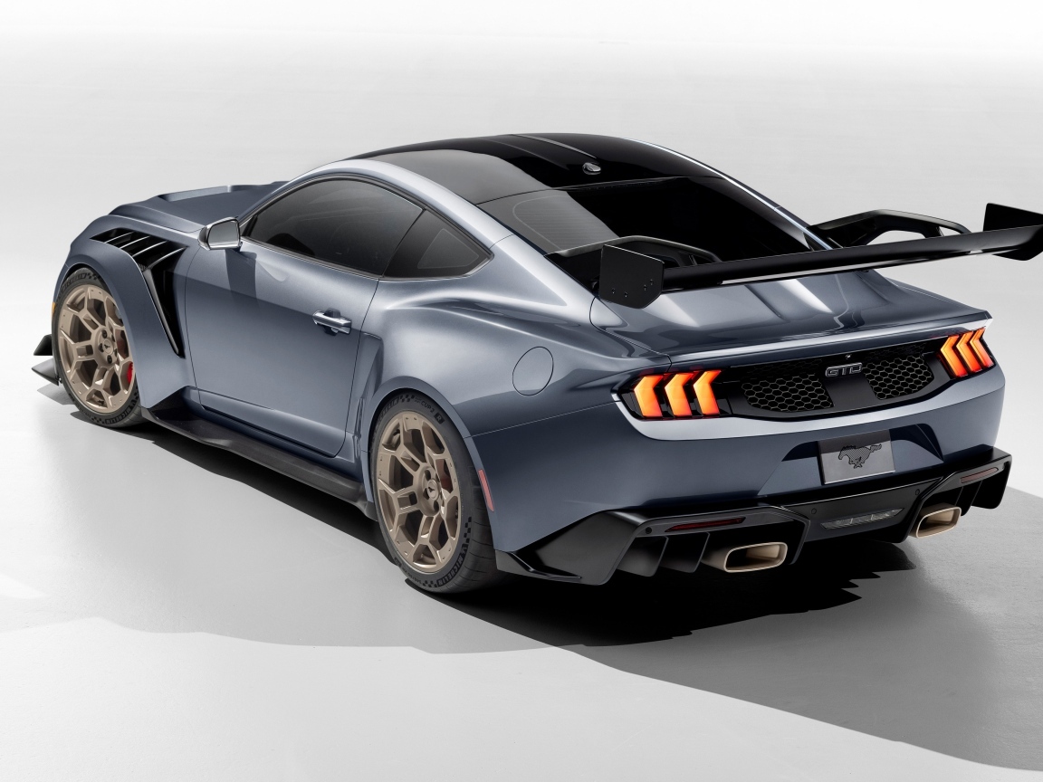 Автомобиль Ford Mustang GTD Prototype 2023 года вид сзади