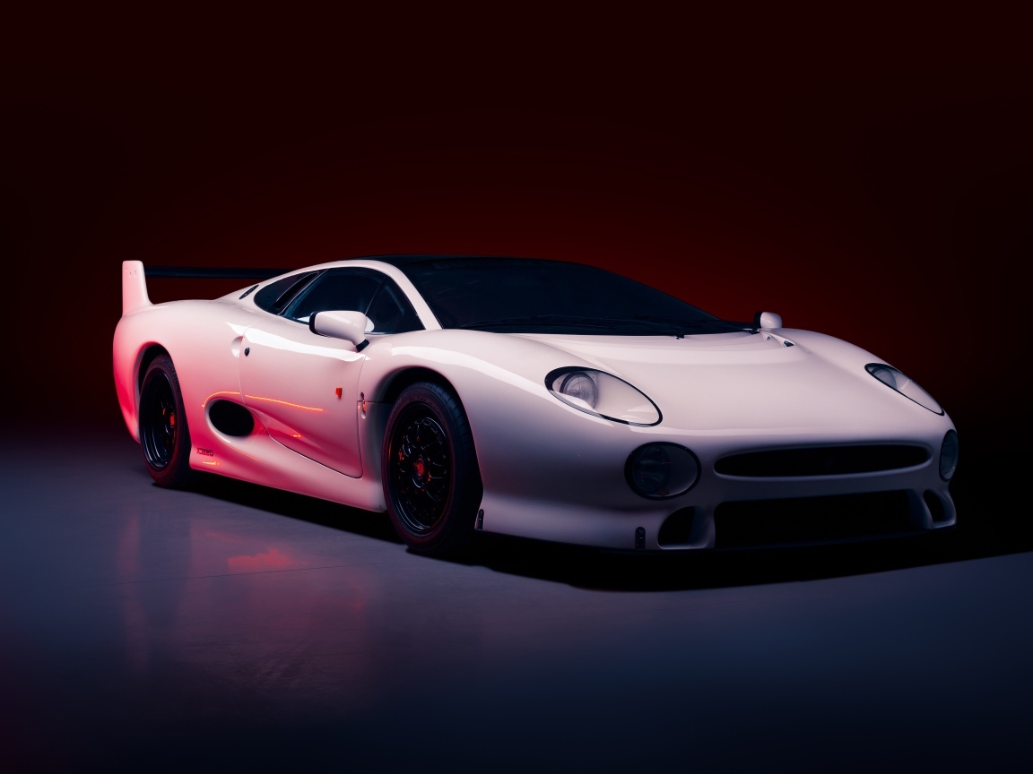 Стильный быстрый кабриолет Jaguar XJ220