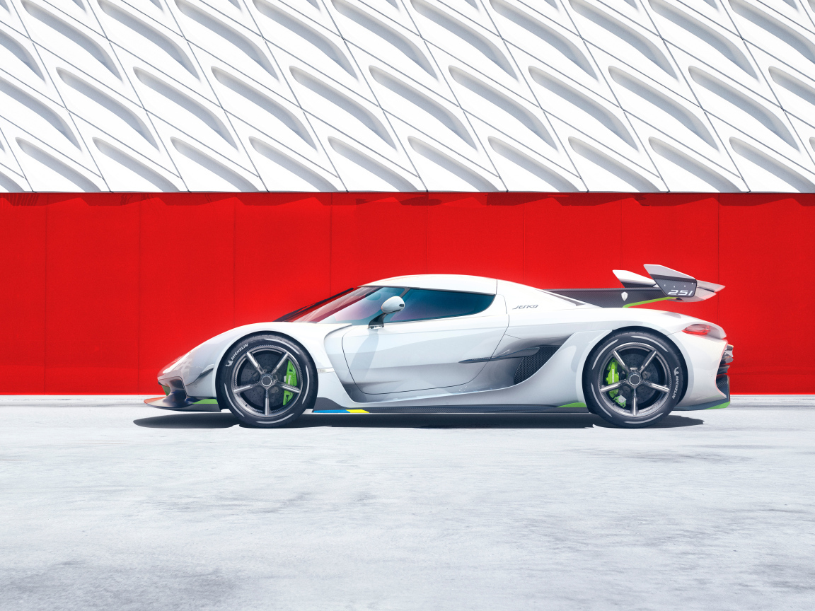Автомобиль Koenigsegg Jesko вид сбоку