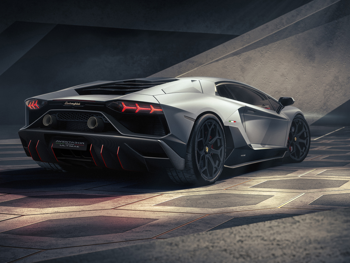 Спортивный автомобиль Lamborghini Aventador LP 780-4 Ultimae 2023 года вид сзади