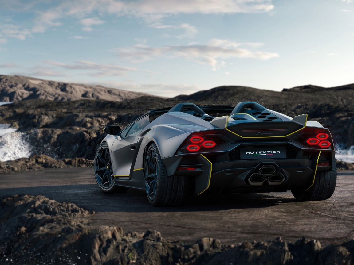 Автомобиль Lamborghini Autentica 2024 года вид сзади