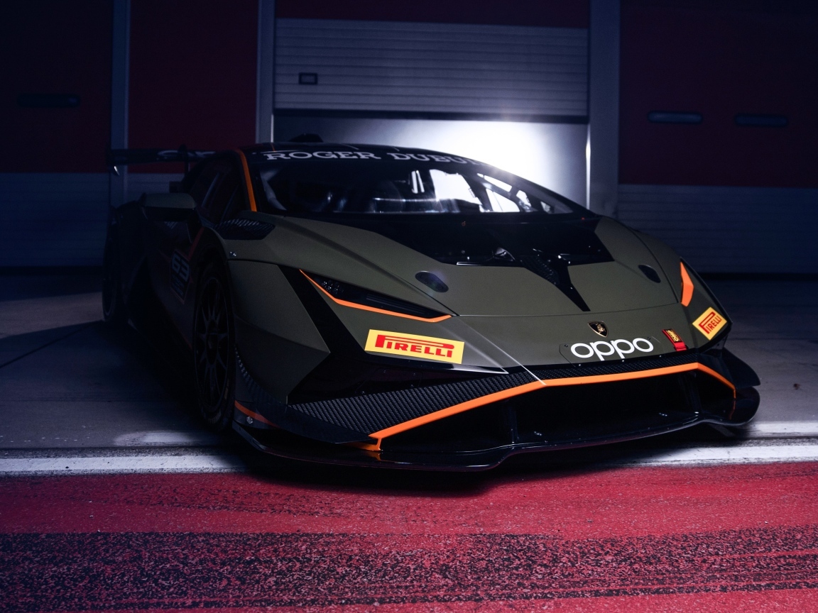 Вид спереди на автомобиль Lamborghini Huracán Super Trofeo EVO2