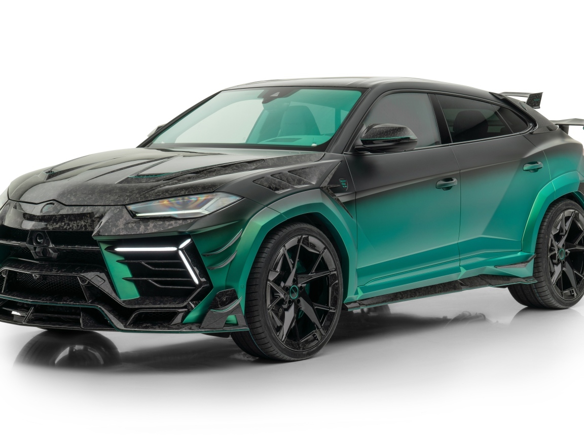 Автомобиль Lamborghini Urus Mansory Venatus S на белом фоне