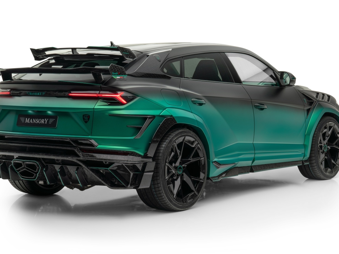 Вид сзади на автомобиль Lamborghini Urus Mansory Venatus S
