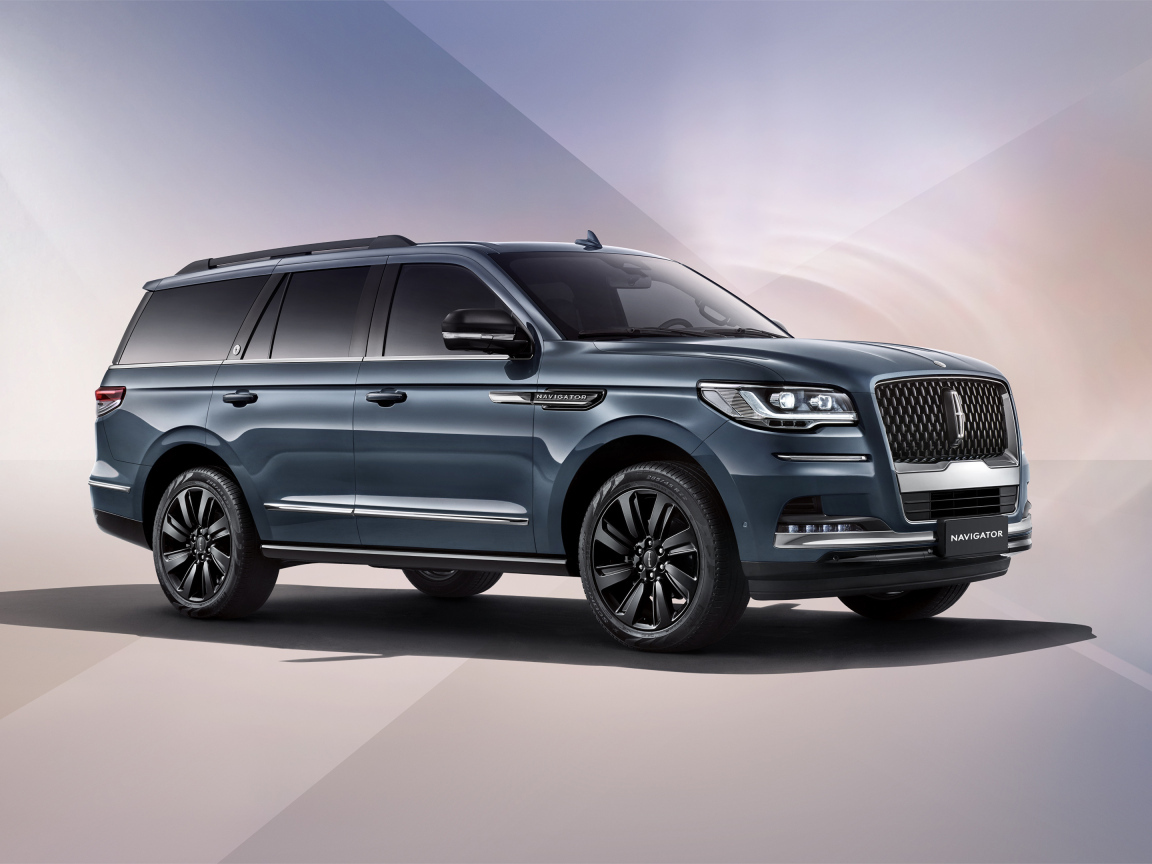 Большой автомобиль Lincoln Navigator 100th Anniversary