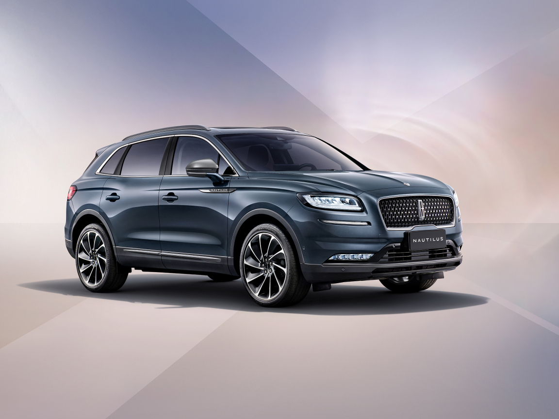Серебристый внедорожник Lincoln Nautilus 100th Anniversary
