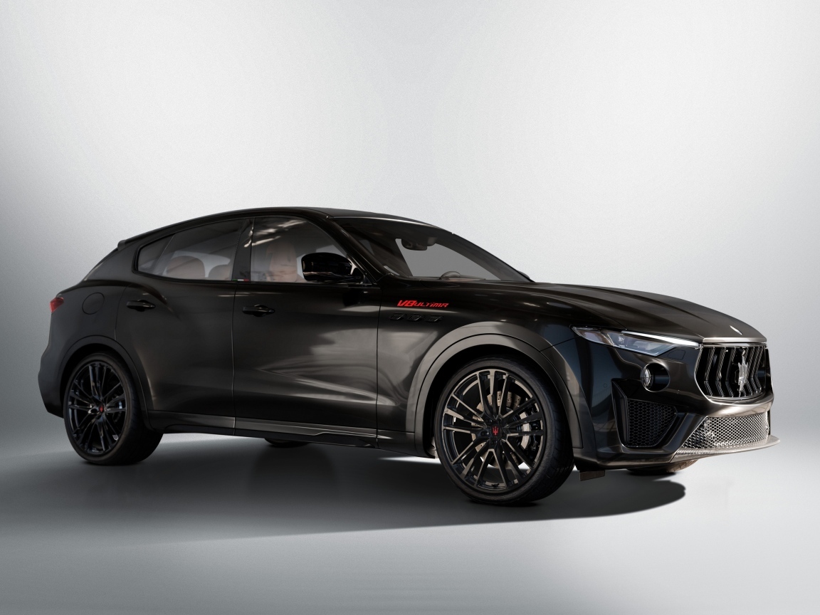 Черный автомобиль Maserati Levante V8 Ultima 2023 года на сером фоне
