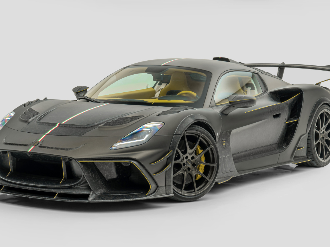 Автомобиль Mansory Maserati MC20 Coupé  на сером фоне