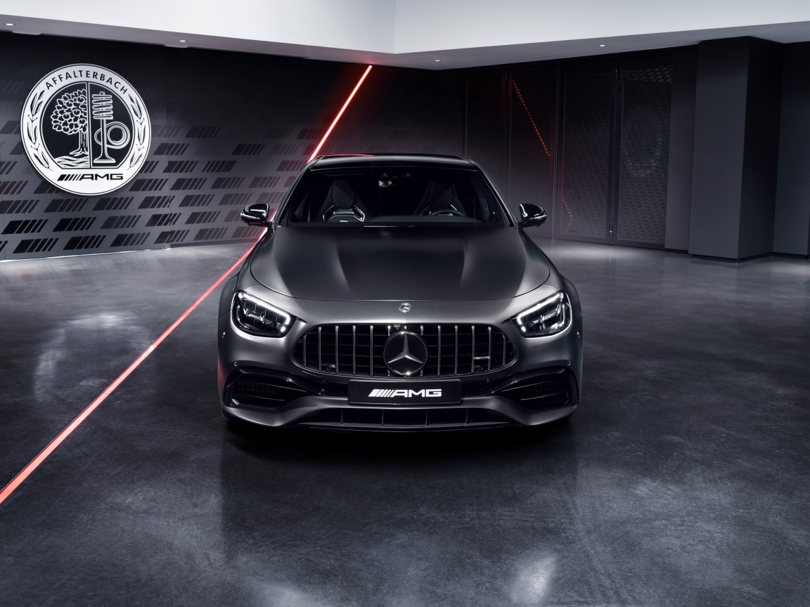 Автомобиль Mercedes-AMG E 63 S 4MATIC+ вид спереди