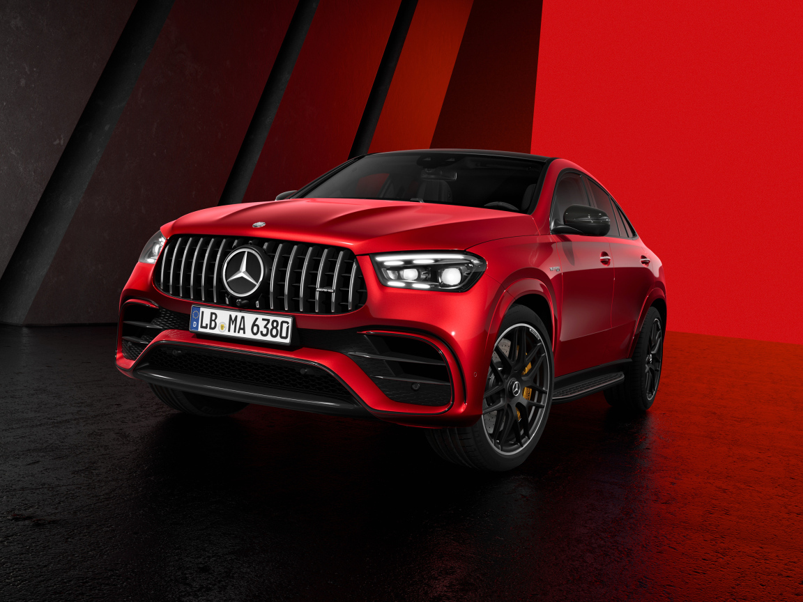 Красный автомобиль Mercedes-AMG GLE 63 S 4MATIC