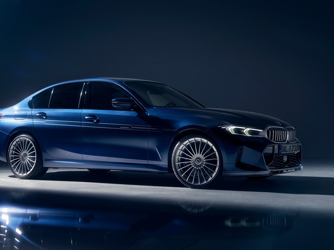 Синий автомобиль Alpina B3 Limousine 2022