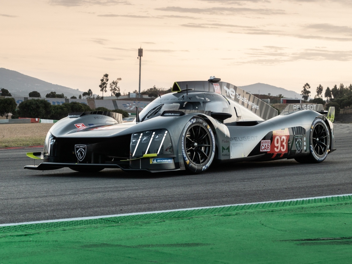 Гоночный автомобиль Peugeot 9X8 2022 года