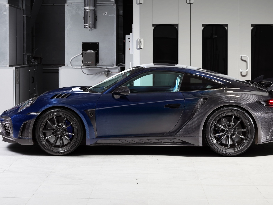 Вид сбоку на автомобиль Porsche 911 Turbo S Stinger GTR