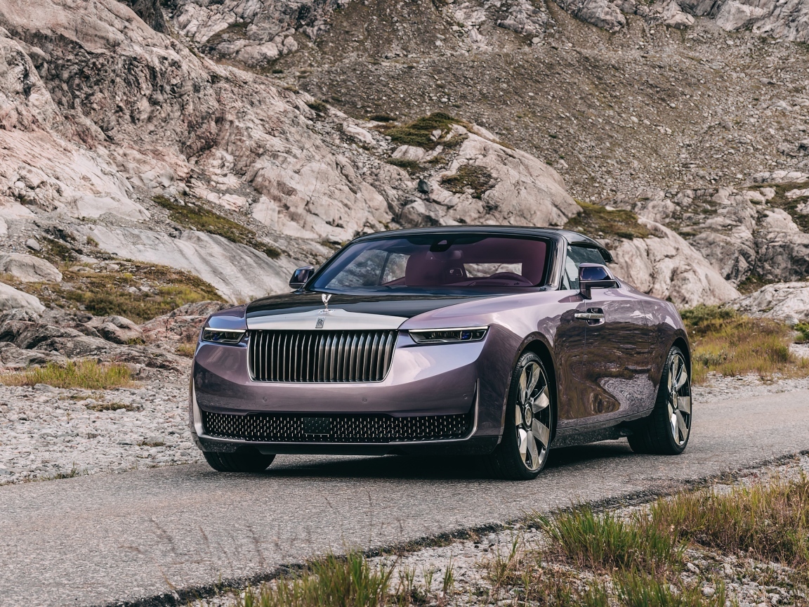 Автомобиль Rolls-Royce Amethyst Droptail 2023 года в горах
