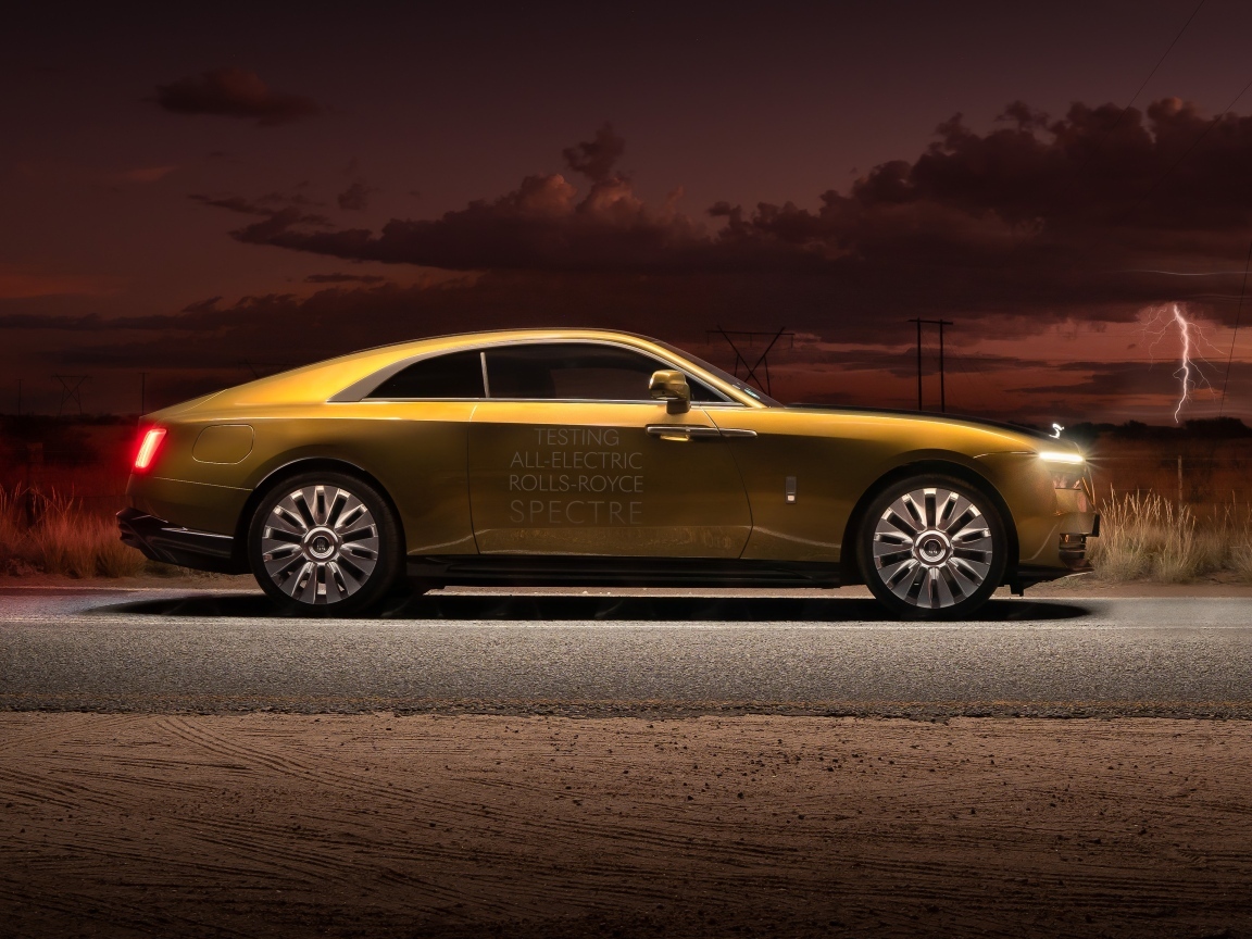Автомобиль Rolls-Royce Spectre вид сбоку