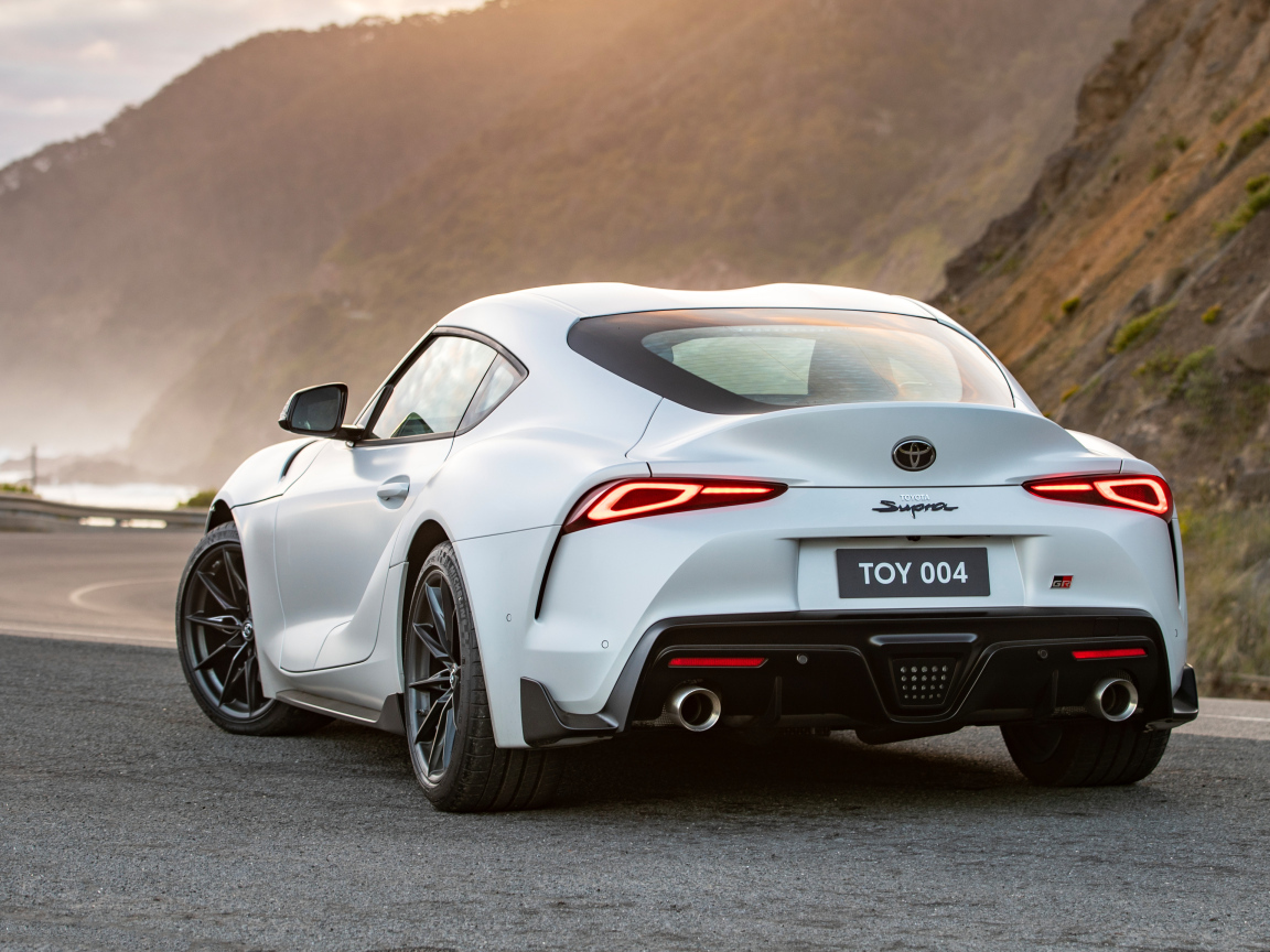 Автомобиль Toyota GR Supra GTS MT вид сзади