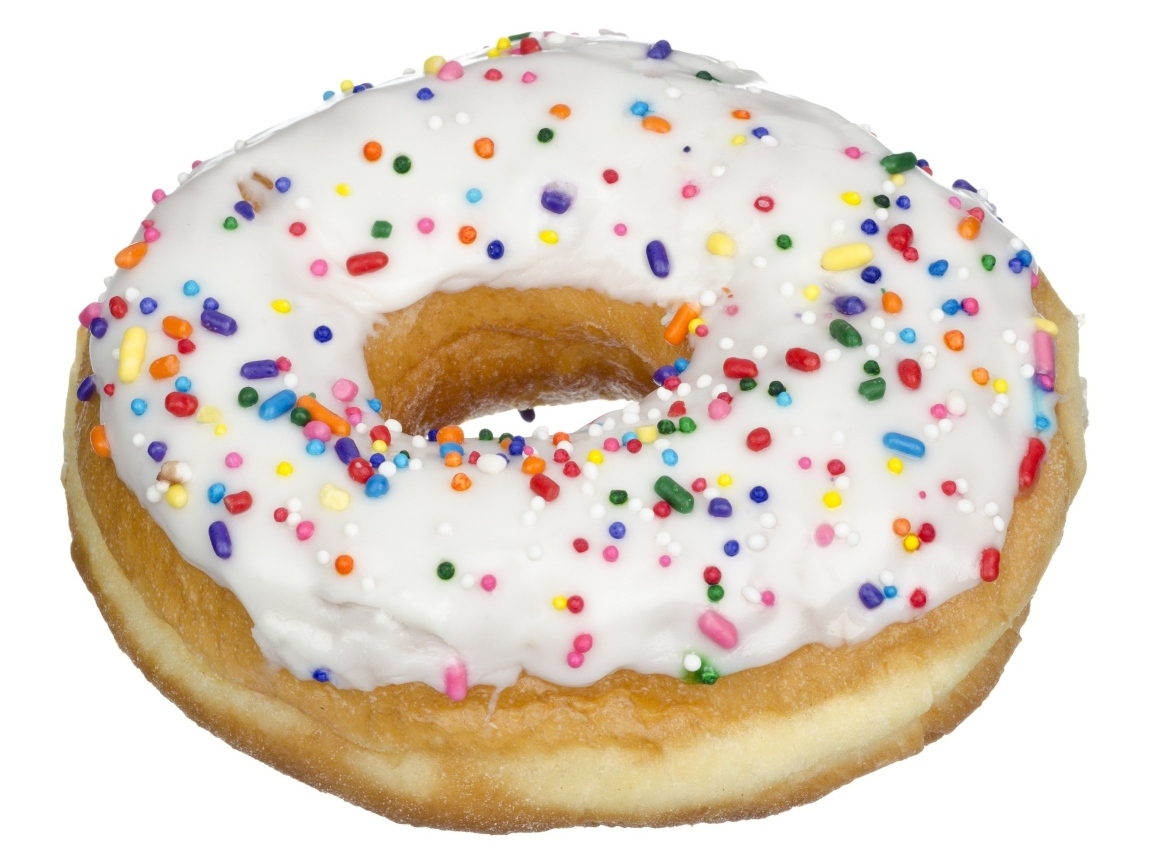 Большой круглый пончик в глазури на белом фоне