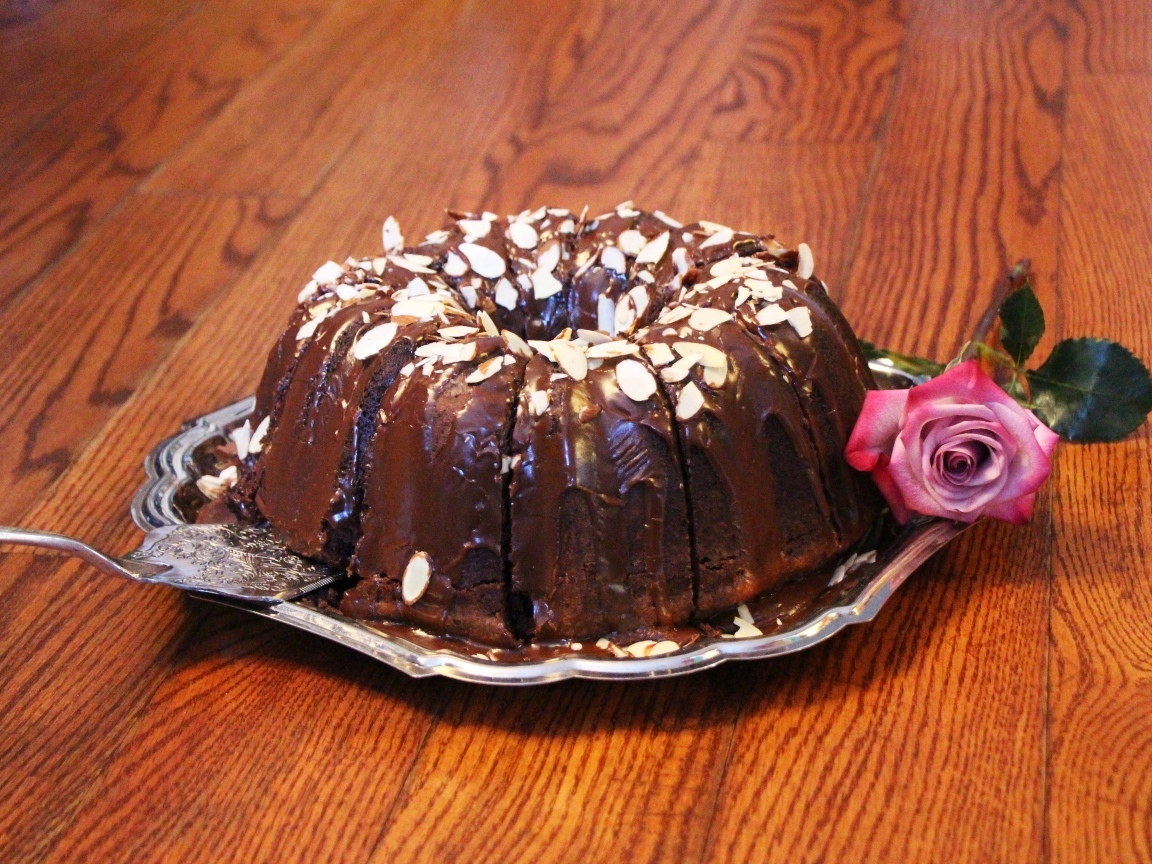 Шоколадный крем с розовой розой