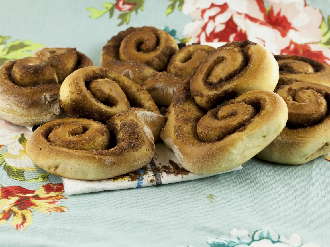 Сладкие рулеты с корицей