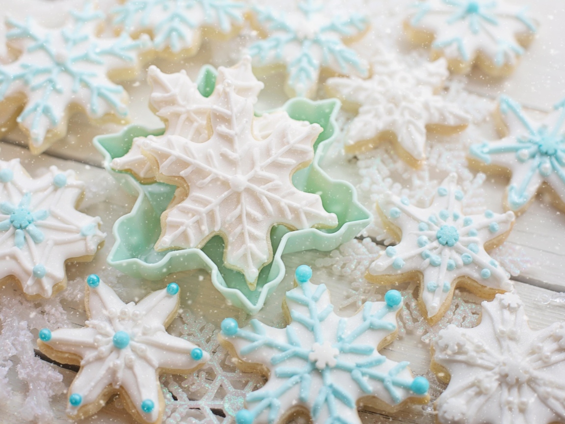 Вкусное сладкое печенье снежинки