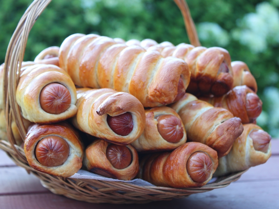 Красивые ароматные сосиски в тесте