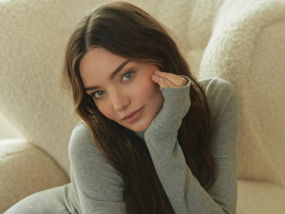 Нежная милая девушка модель Миранда Керр