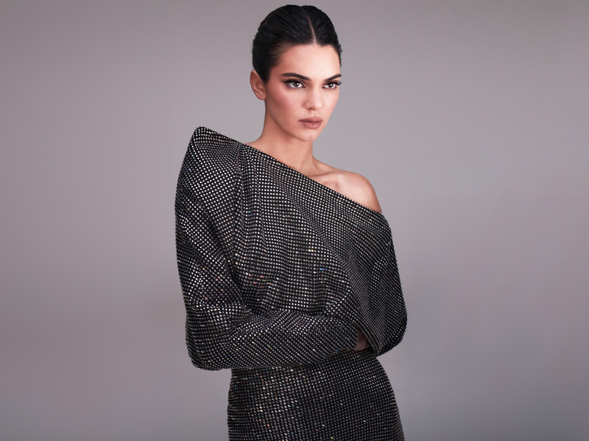 Модель Кендалл Дженнер в красивом платье