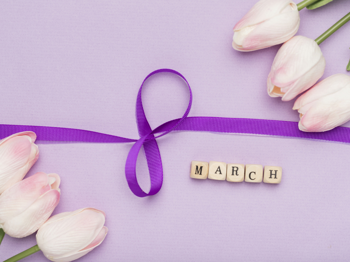 Нежная открытка с розовыми тюльпанами на 8 марта