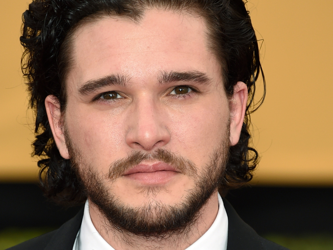 Brown-eyed man, actor Kit Harington