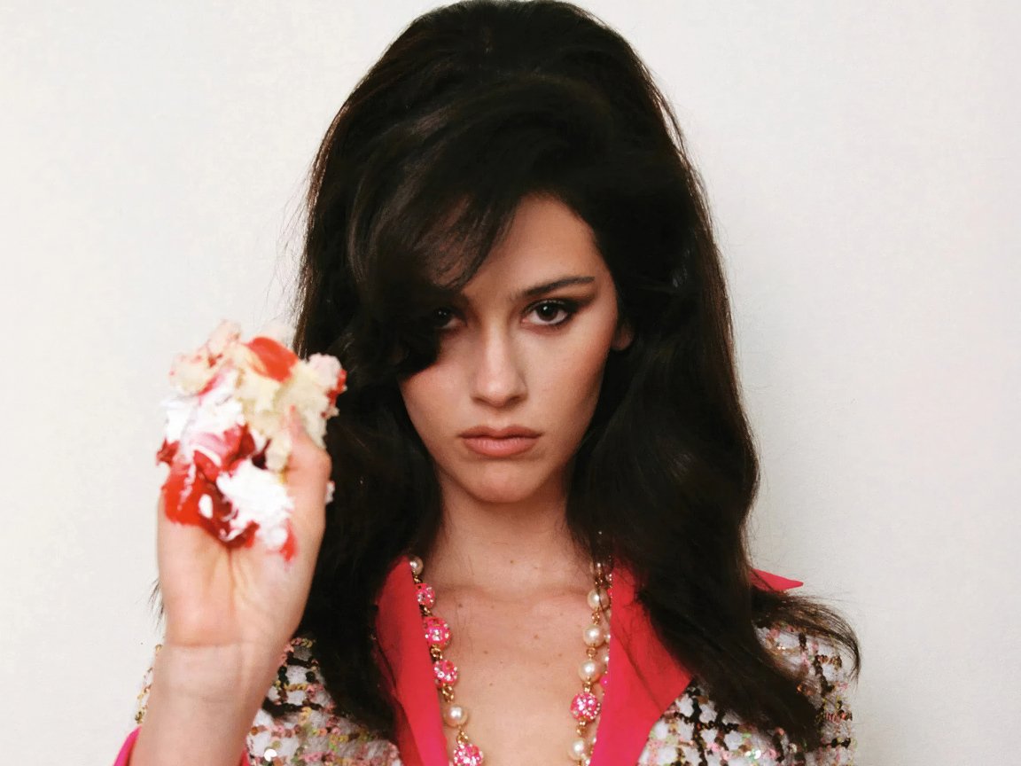 Молодая американская певица Грэйси Абрамс