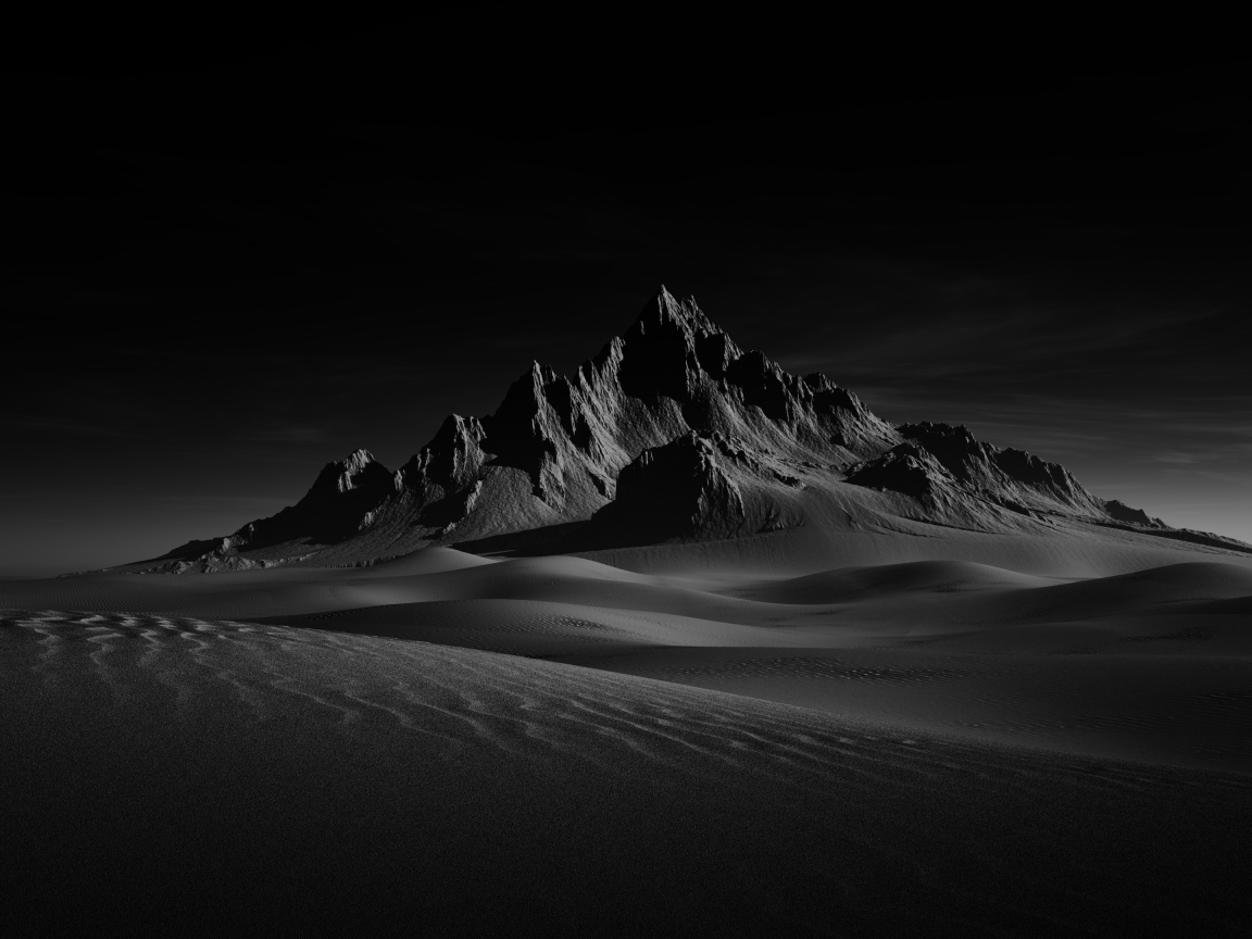 Гора в пустыне ночью