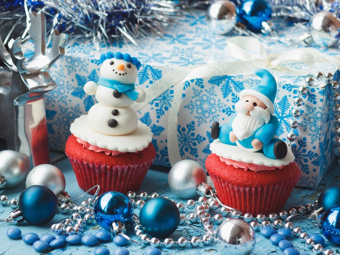 Красивые новогодние кексы с подарками и игрушками