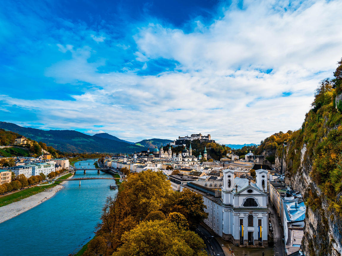 Вид на Альпы и город Зальцбург, Австрия