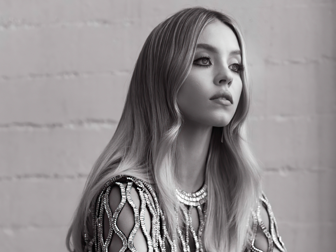 Американская актриса Сидни Суини черное-белое фото