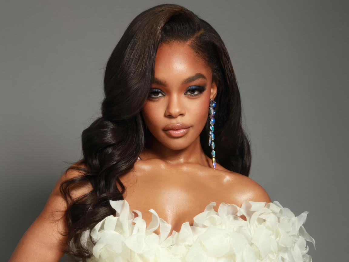 Красивое платье на актрисе Марсай Мартин