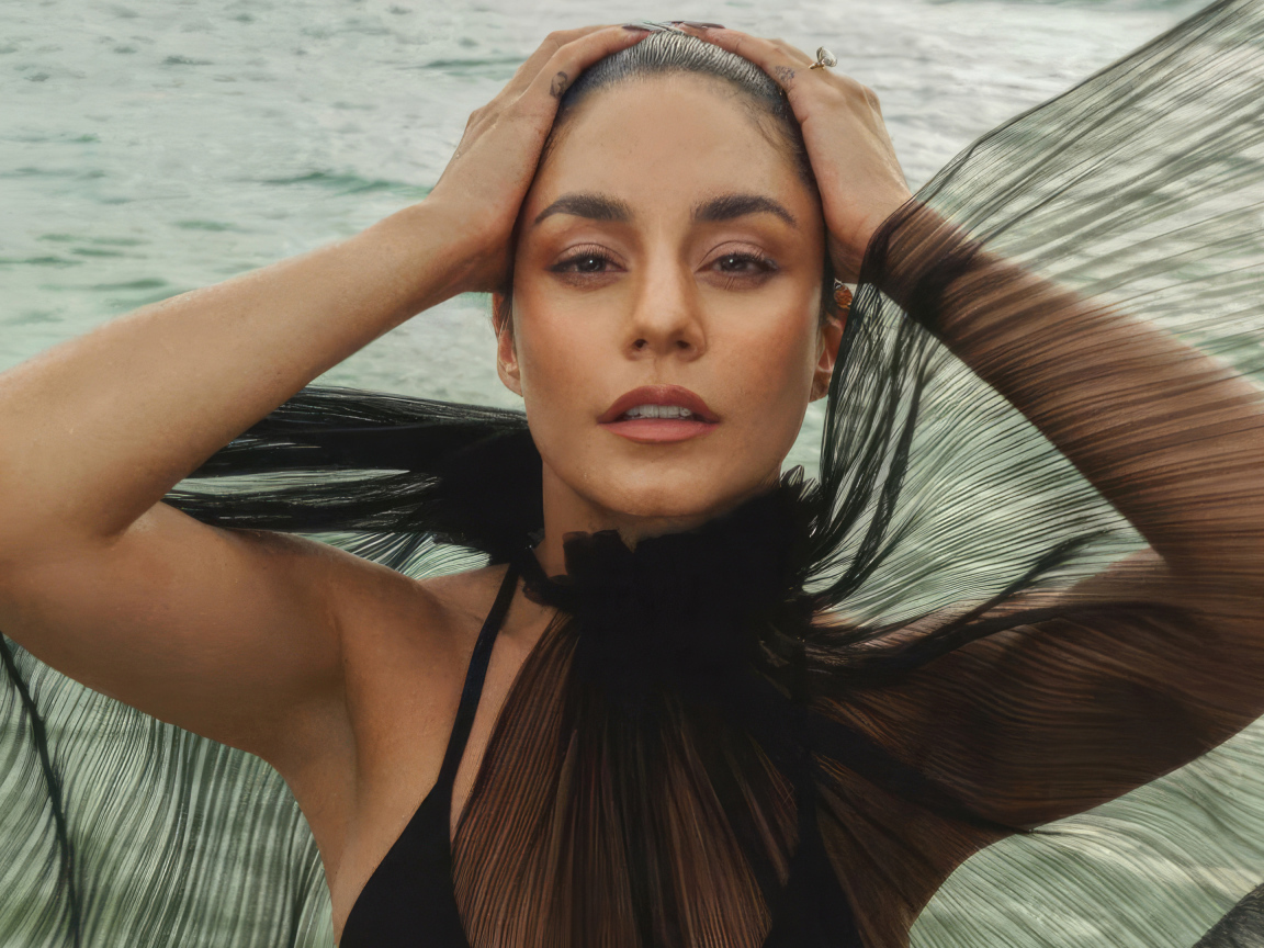 Черный наряд на актрисе Ванесса Хадженс