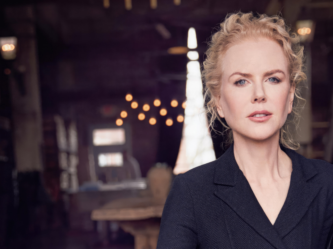 Стильная популярная актриса Николь Кидман в черном