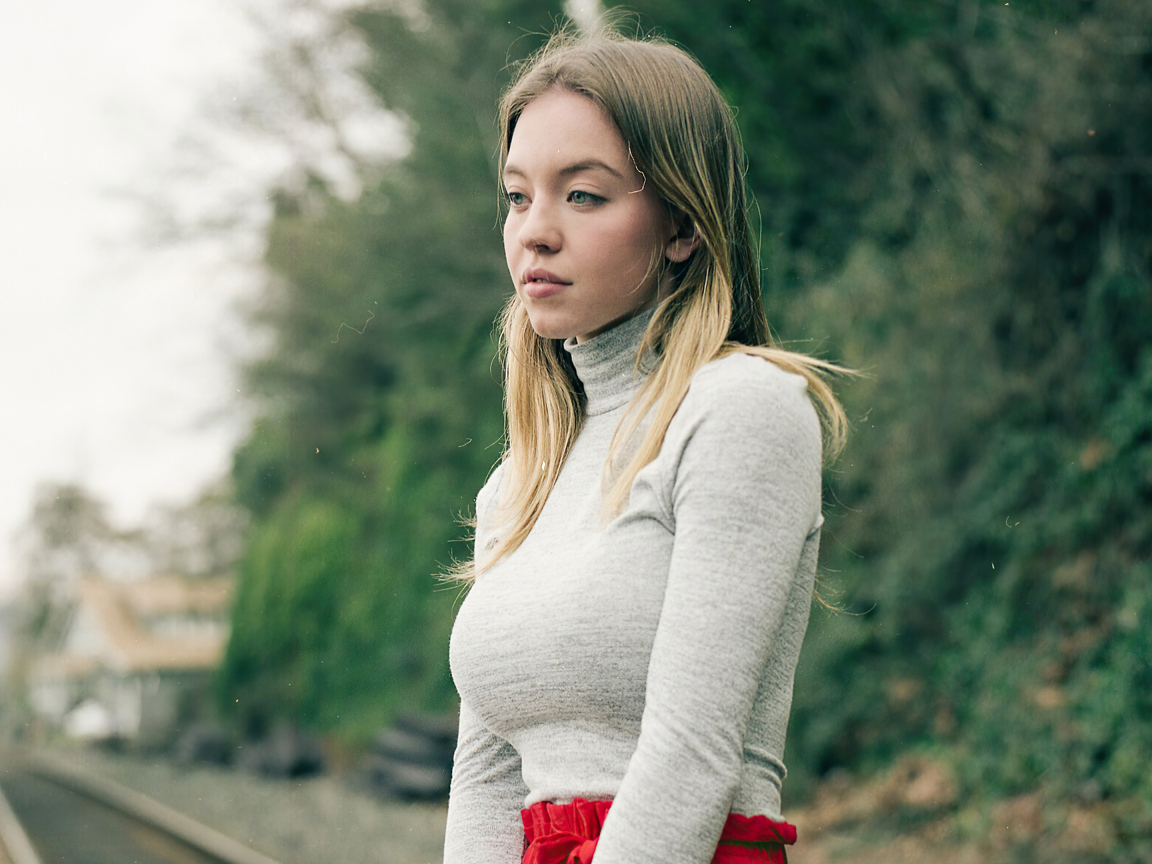 Милая девушка актриса Сидни Суини