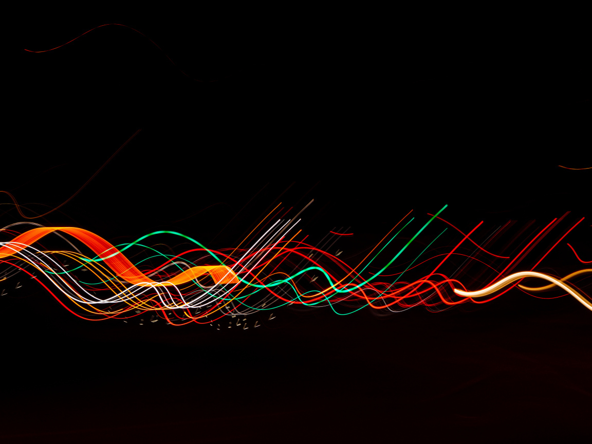 Разноцветные волнистые абстрактные линии на черном фоне