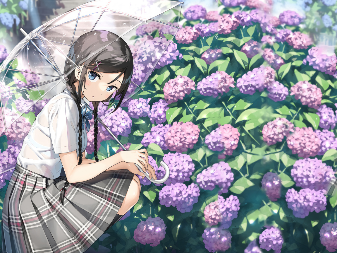 Милая девушка аниме с зонтом у кустов с цветами