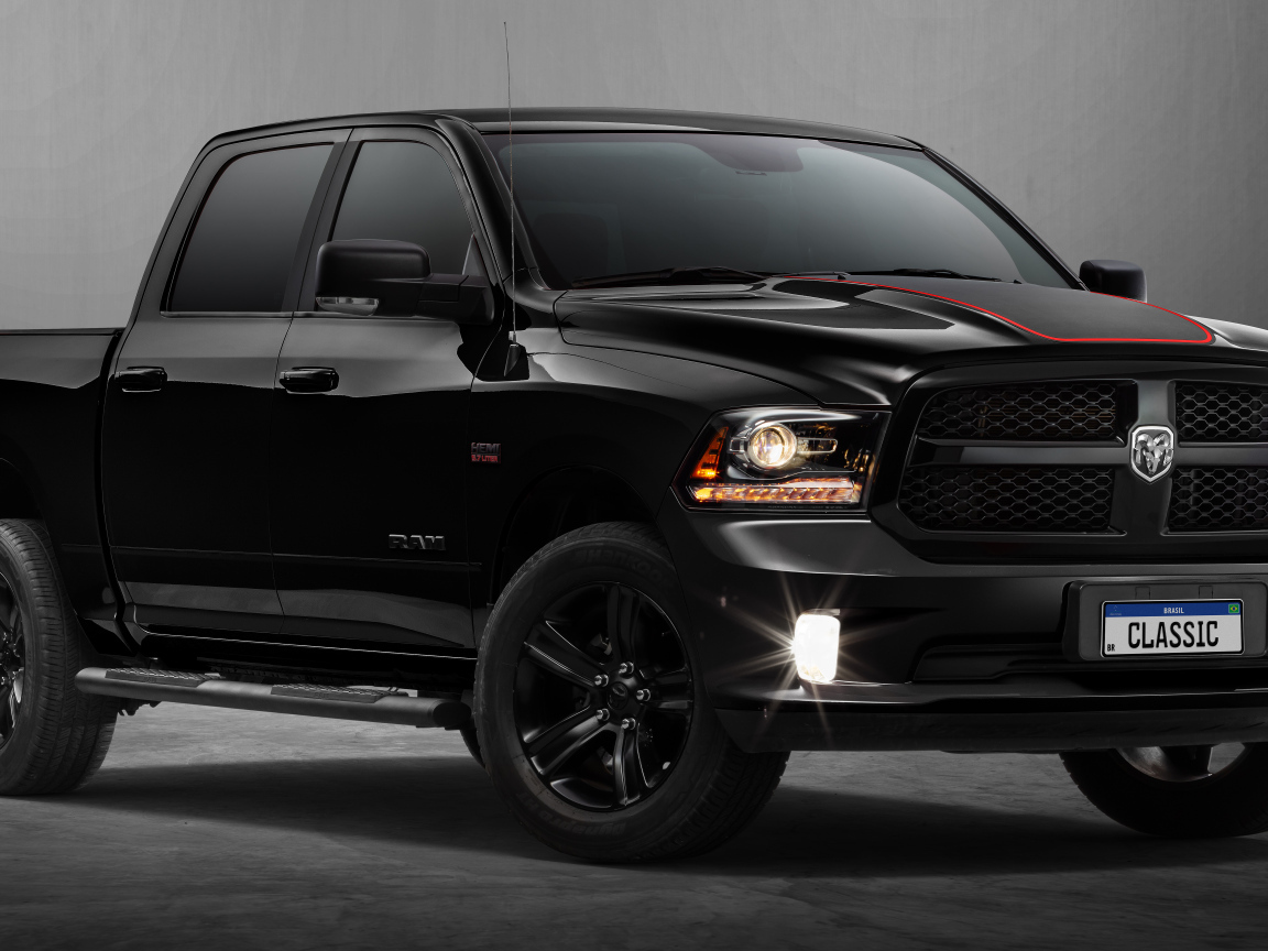 Черный пикап Ram Classic RT Crew Cab 2024  года