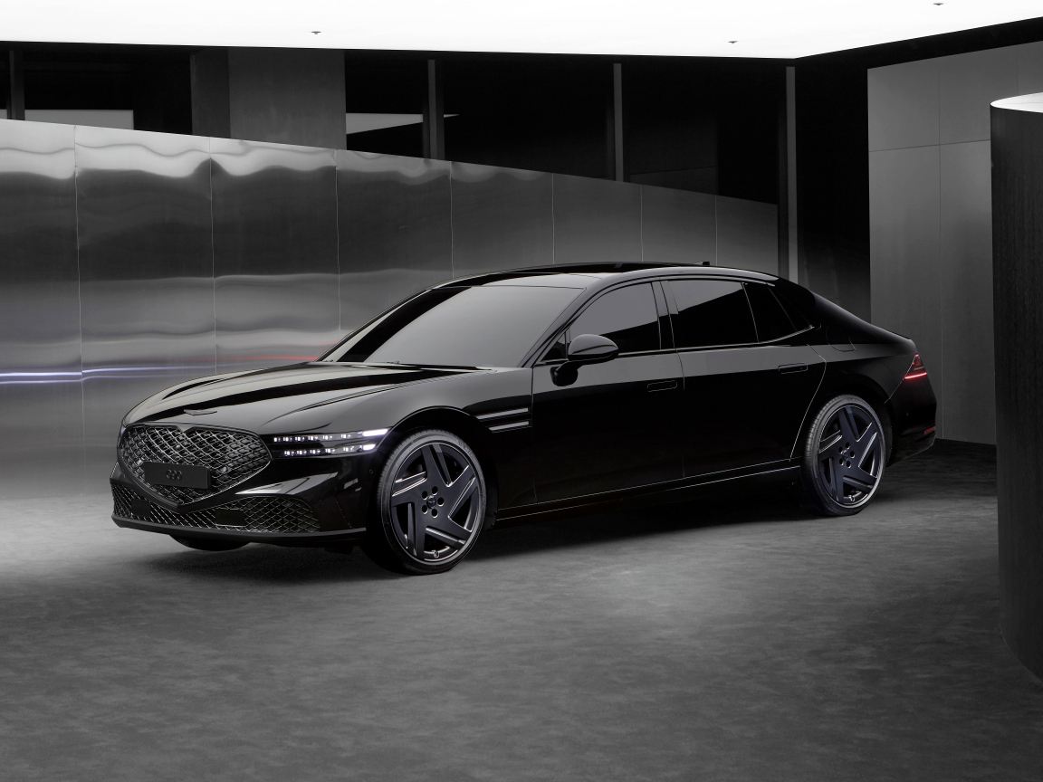 Черный дорогой автомобиль Genesis G90 Black 2024 года в гараже