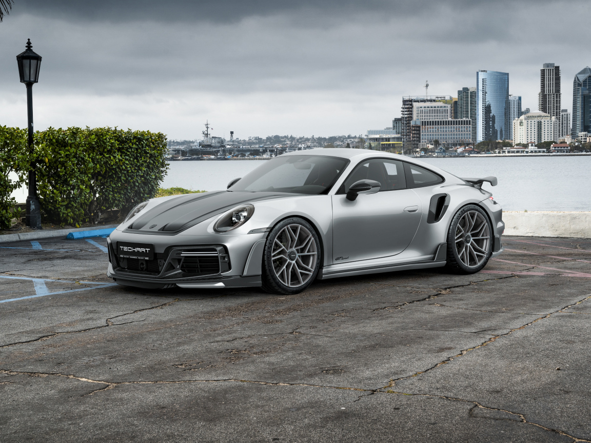 Быстрый серебристый автомобиль TechArt GTsport 2024 года