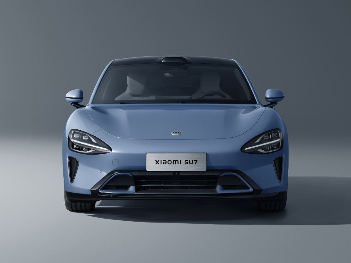 Вид спереди на автомобиль Xiaomi SU7 Max 2024  года