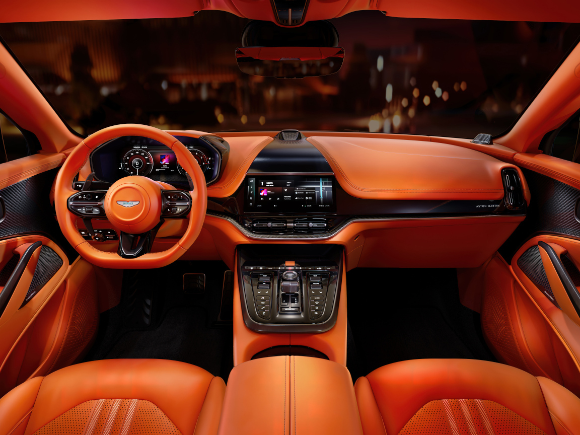Кожаный салон автомобиля Aston Martin DBX707 2024 года