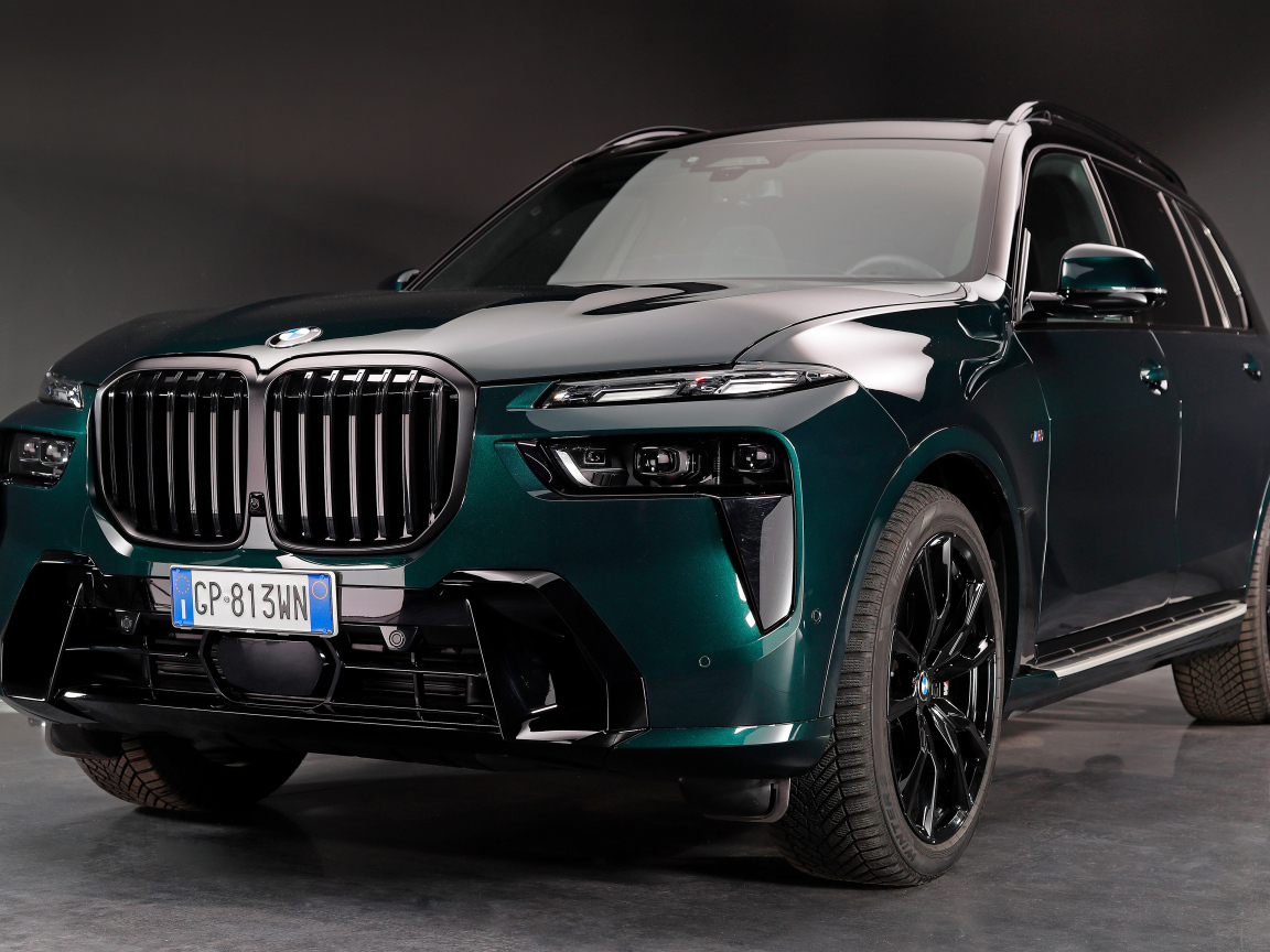 Автомобиль BMW X7 XDrive40d M Sport Poldo Dog Couture 2024 года