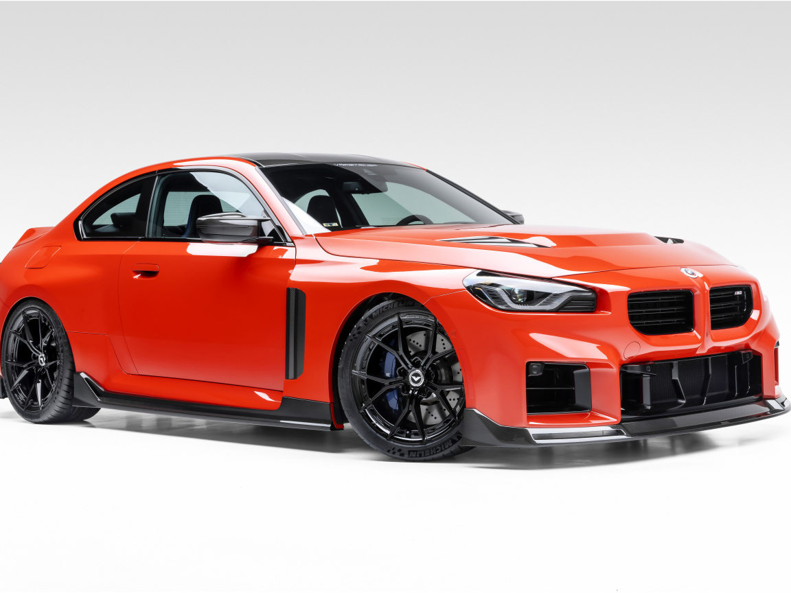 Автомобиль Vorsteiner BMW M2 With VRS Carbon Aero Kit 2024 года на белом фоне