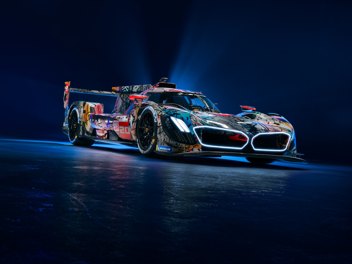 Гоночный разноцветный автомобиль BMW Art Car By Julie Mehretu