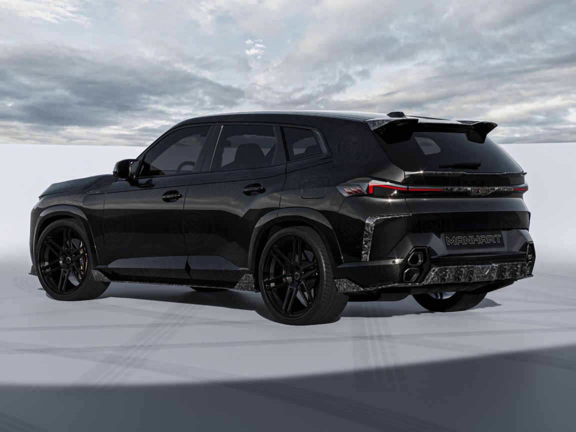 Вид сзади на автомобиль BMW XM Thor Forged Carbon Package 2024 года