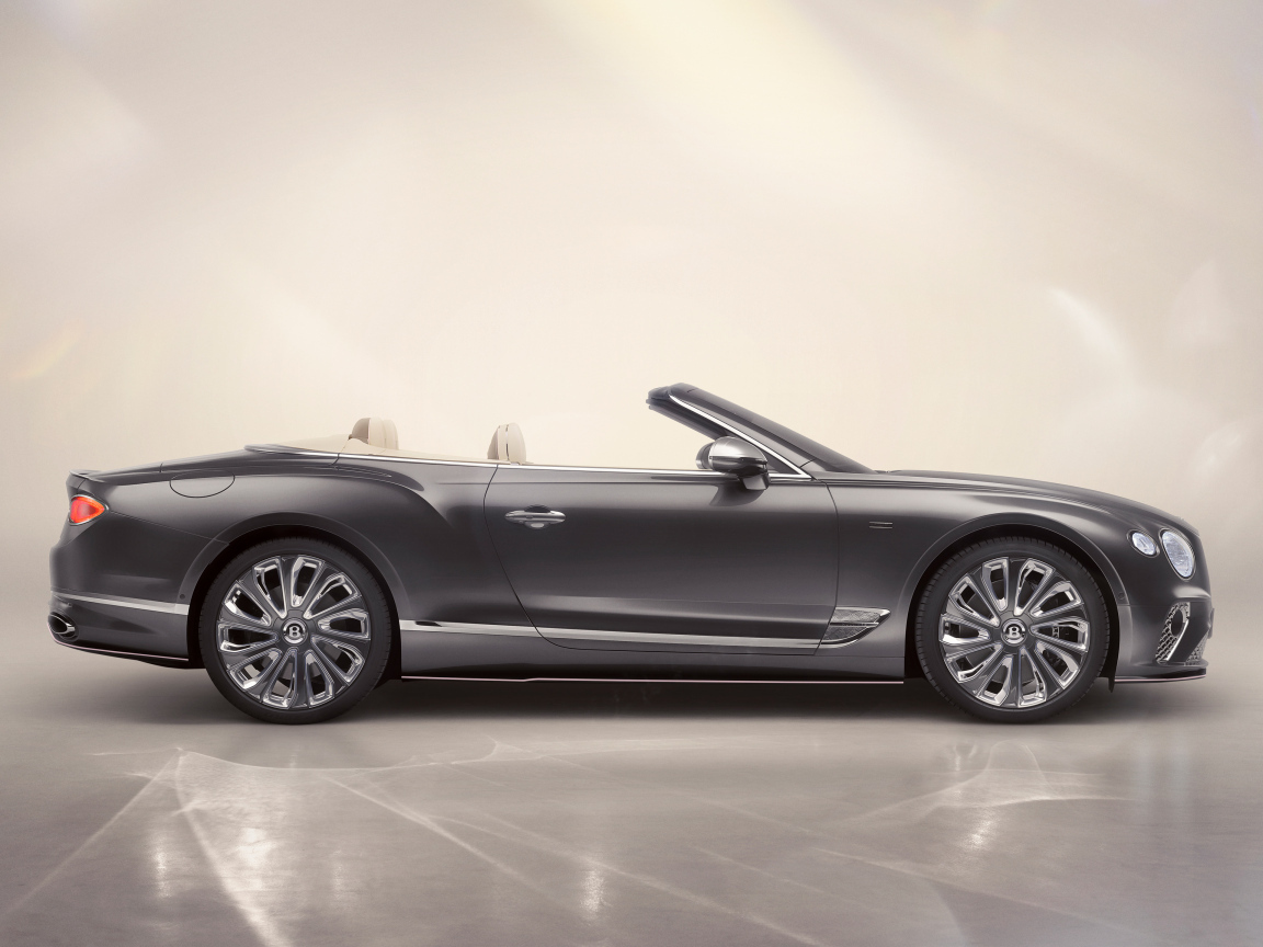 Вид сбоку на автомобиль  Bentley Continental GT Convertible Boodles By Mulliner 2024 года
